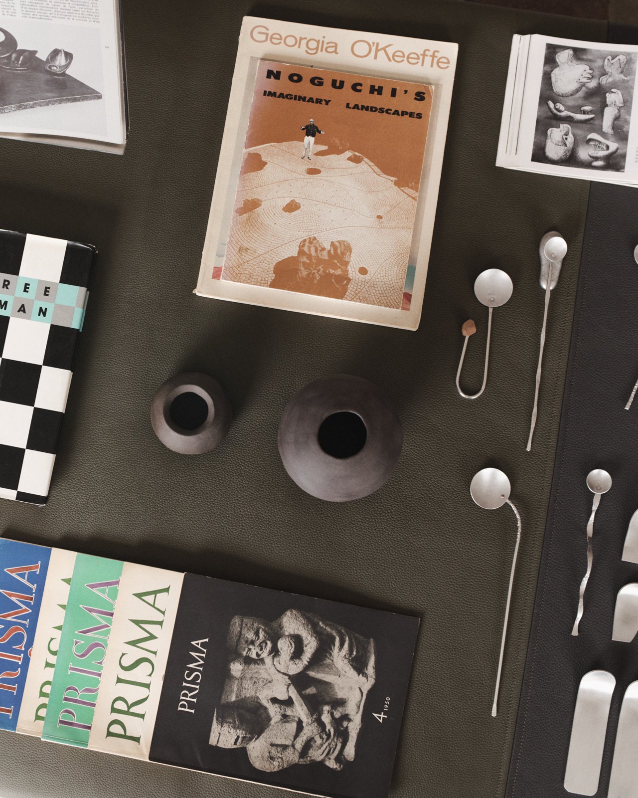 Books on the table, Display / Displayed